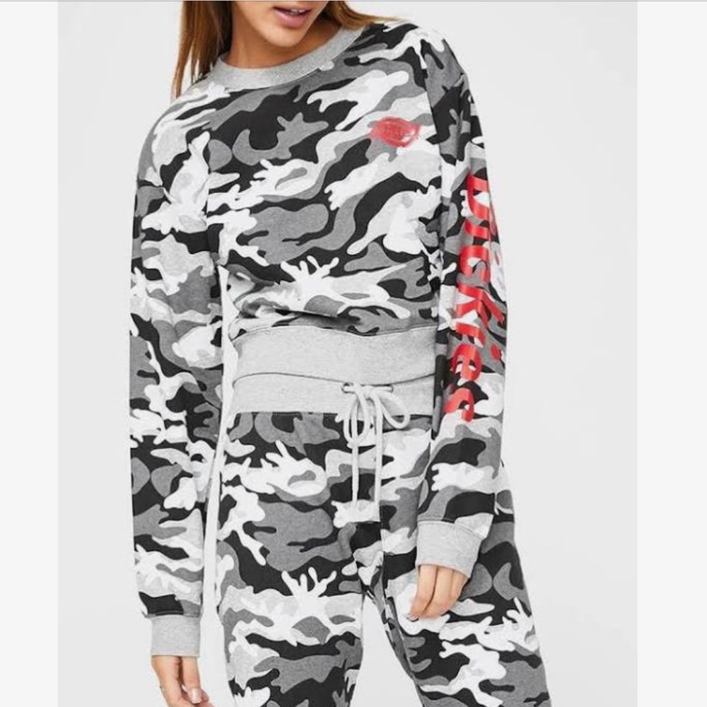 Dickies Cropped Camo Sweatshirt *NWOT*